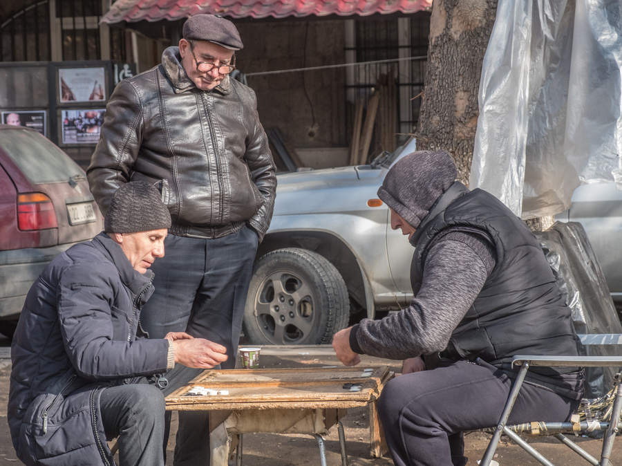 Игроки в нарды в центре Еревана. Фото: flickr/Marc Cooper