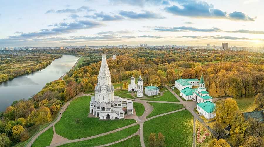 Станция метро «Коломенская»