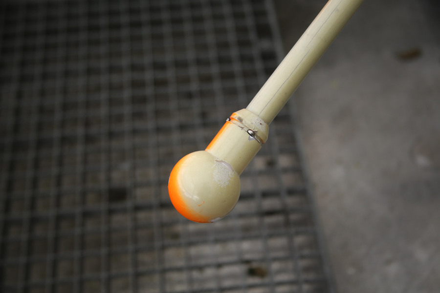 «Усы» на конце стрелы — датчики касания поверхности ВС, при их срабатывании машина останавливается