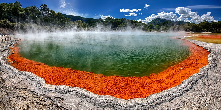 Бассейн с термальным озером в Уаи-О-Тапу
