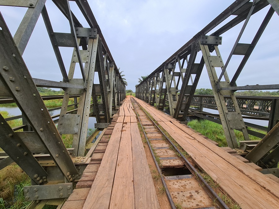 Железнодорожный мост в провинции Монгала
