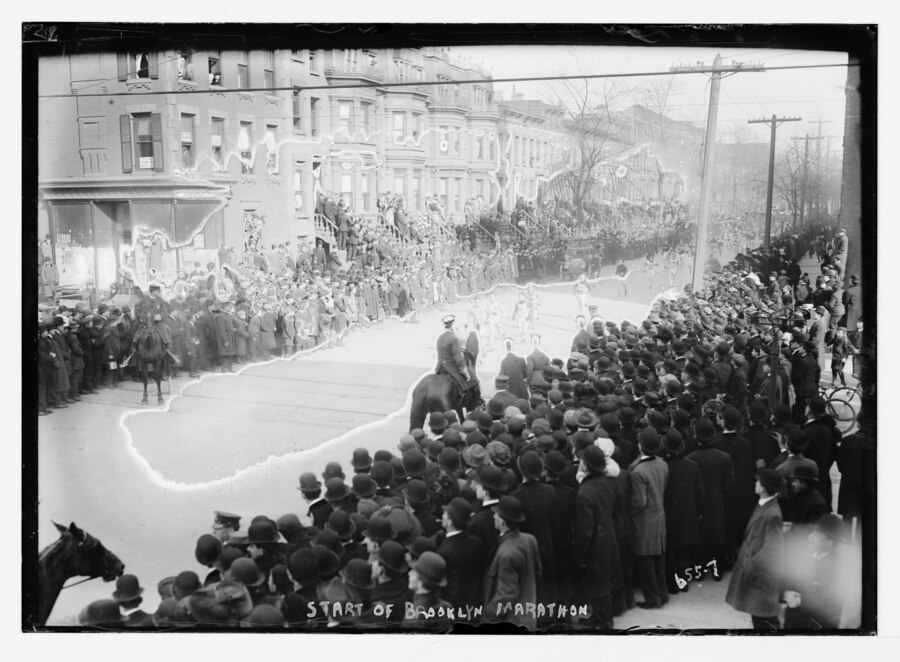 Марафон в Бруклине, Нью-Йорк, 1909 год. Фото: wikimedia/Bain News Service, publisher 