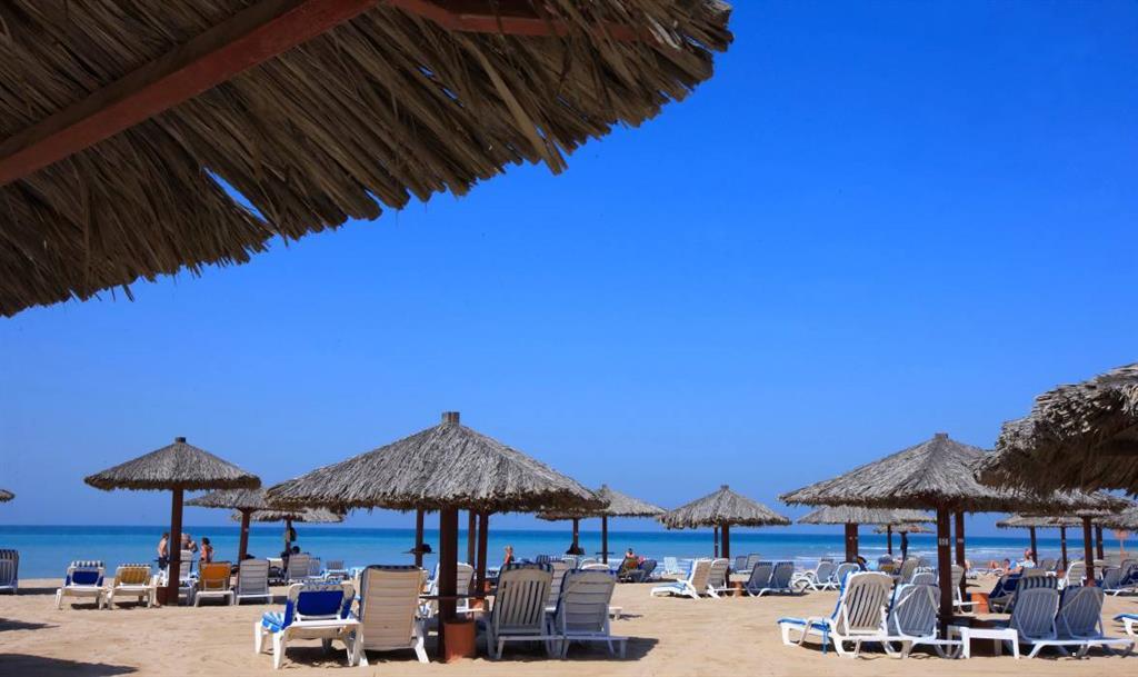 Отель Hilton Al Hamra Beach and Golf Resort, Рас-эль-Хайма, ОАЭ.  