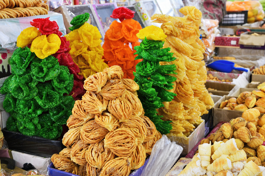 Национальные сладости на рынке в Оше. Фото: istockphoto/znm 