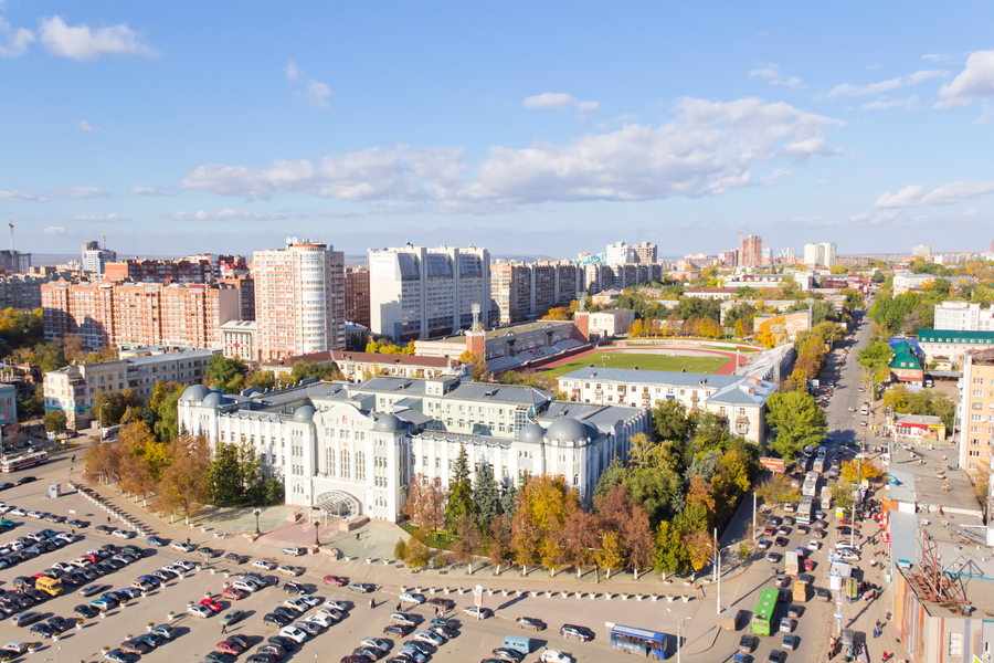 Здание управления Куйбышевской железной дороги на Комсомольской площади. Фото: istockphoto/Julialine 