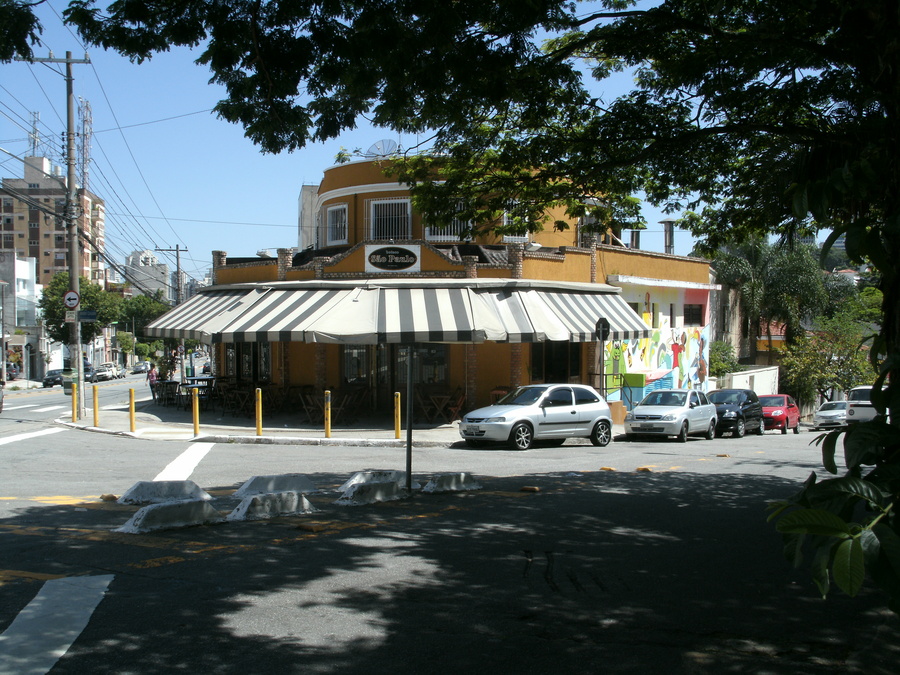  Бутеку, кафе-бар, где предлагают алкоголь и недорогую еду, в Сан-Паулу. Фото wikimedia/CORRETOR-CARVALHO