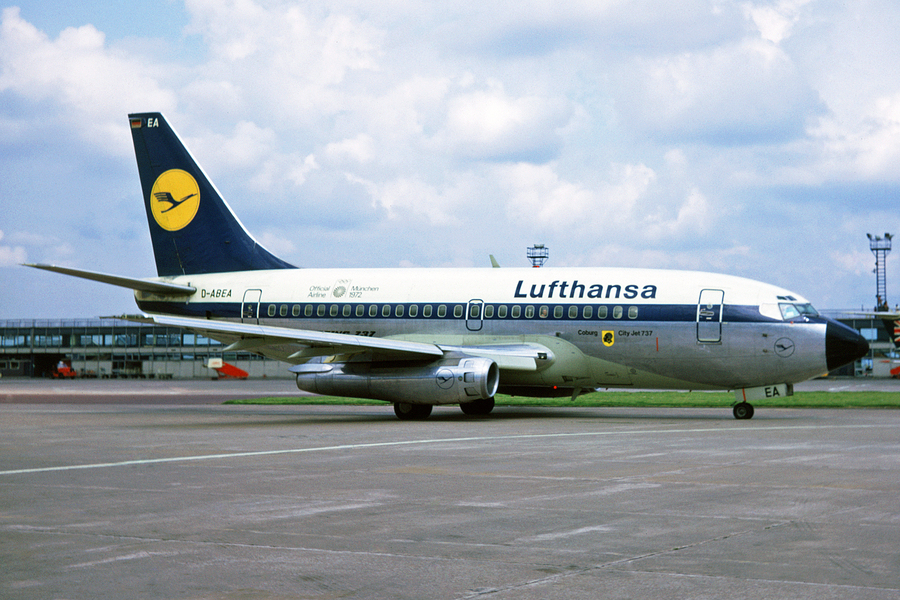  Редкая модель Boeing 737-130, второй прототип, линия № 2. Первый полёт совершил 13 мая 1967 года, а 24 апреля 1968 был передан немецкой авиакомпании Lufthansa. На ливрее присутствует наклейка Олимпийских игр в Мюнхене 1972 года. Этот самолёт разбился в Маране, штат Аризона, США, в октябре 1995 года. Фото: wikimedia/D-ABEC