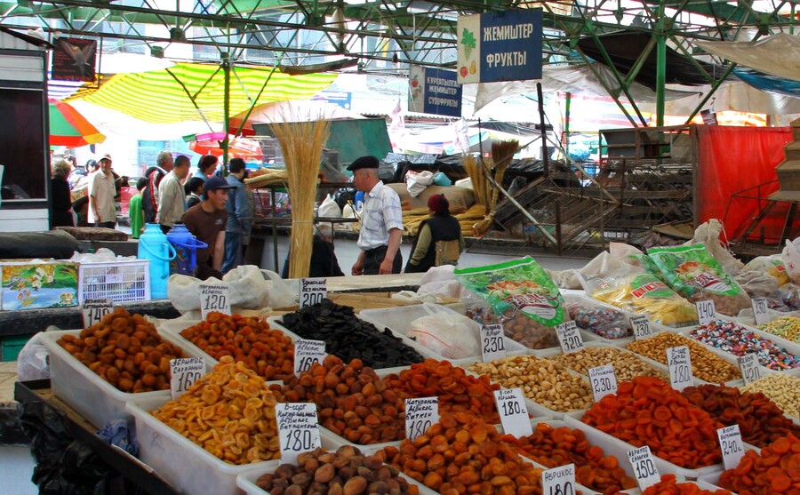 Рынок в Бишкеке. Фото: flickr/neiljs
