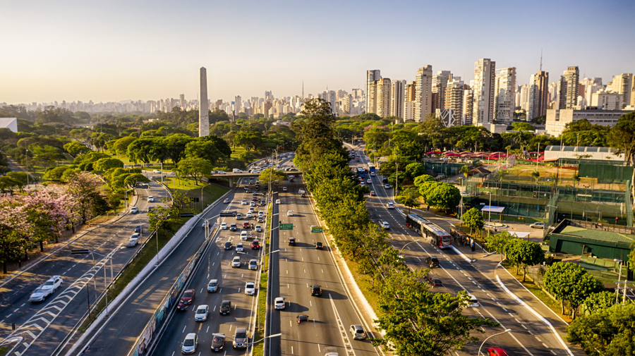  Проспект 23 Мая в Сан-Паулу. Фото istockphoto/stocklapse 