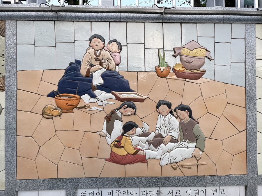  Современное уличное искусство в Пусане — сценка из семейной жизни. Фото: Анна Черникова