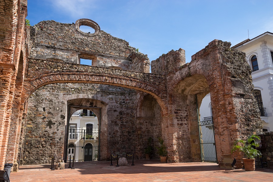Руины церкви в Панама-Вьехо