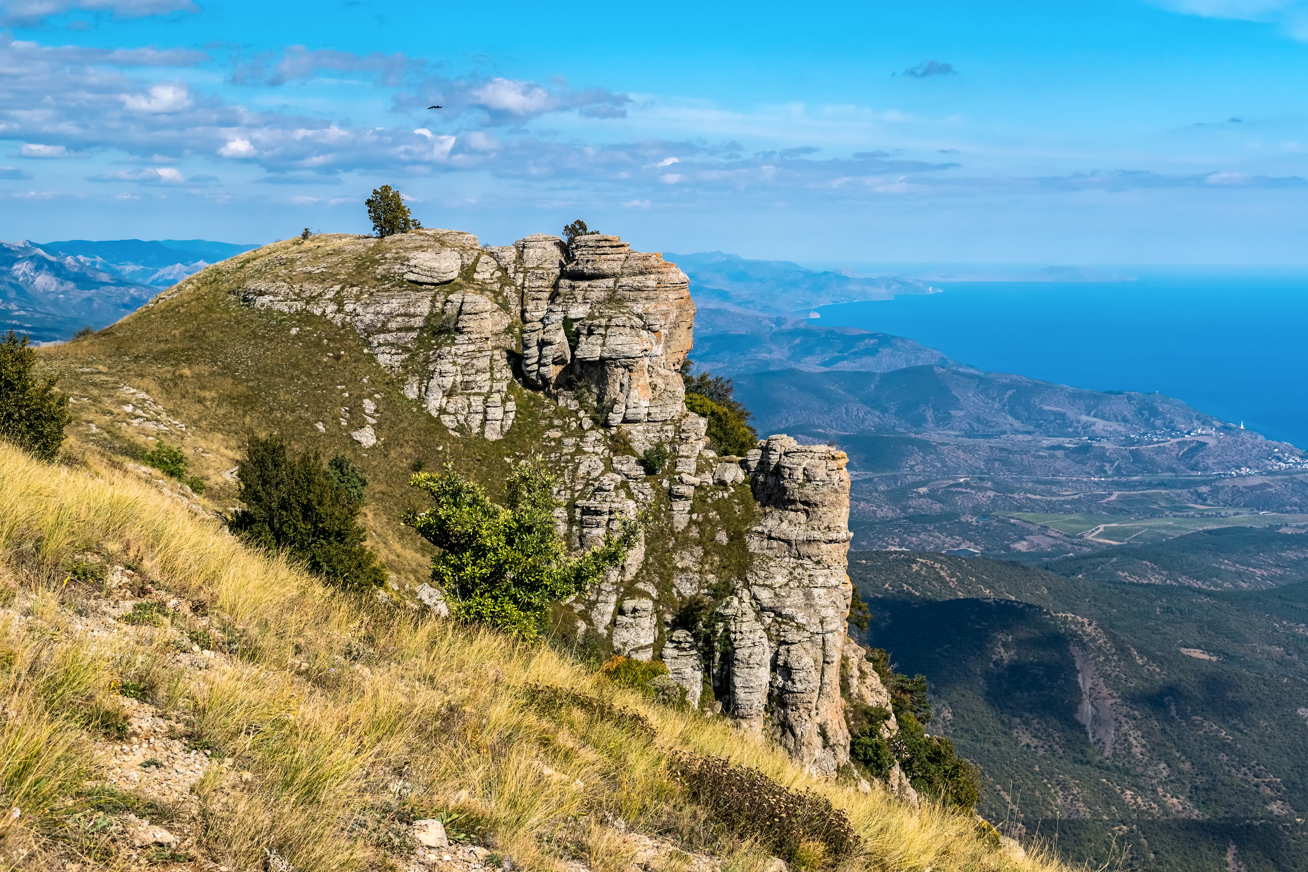 Скалы на вершине горы Демерджи, Алушта, Крым