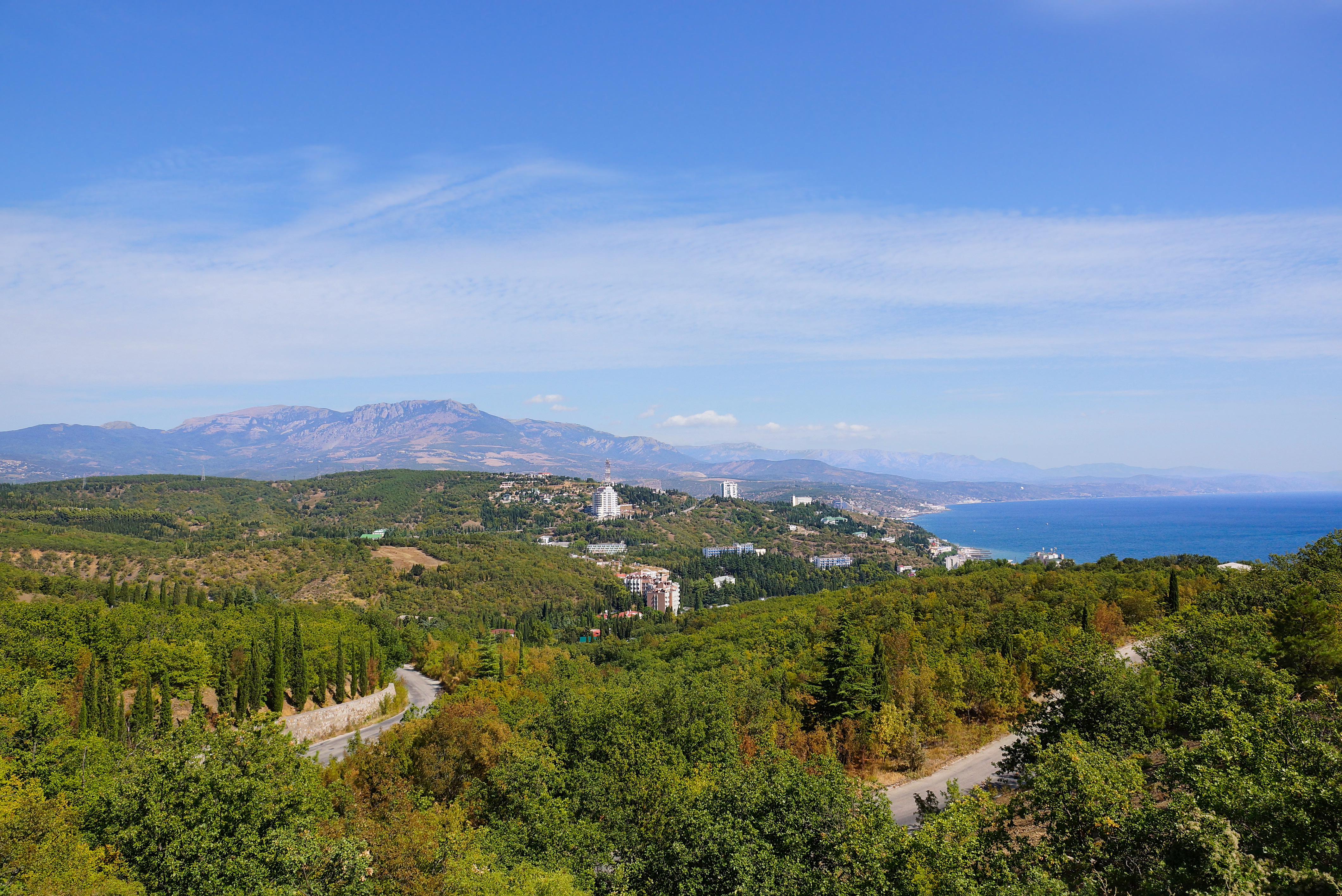 вид на алушту с моря