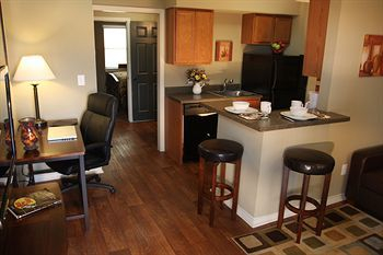EAGLES DEN SUITES AT COTULLA — фото 4