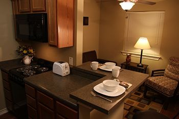 EAGLES DEN SUITES AT COTULLA — фото 5