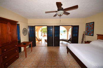 Mariposa Beach Suites — фото 3