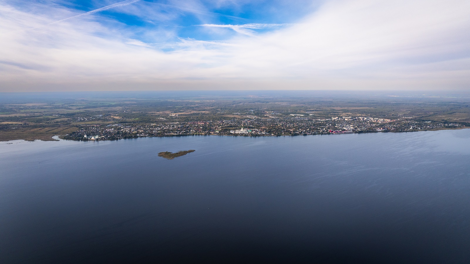 Набережная озера Неро