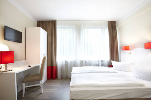 Basic Hotel Ostseehalle — фото 3