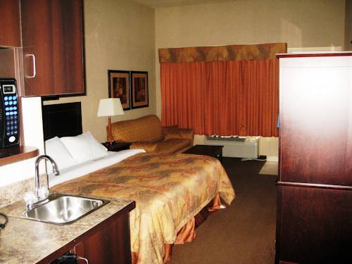 Ramada Inn And Suites — фото 5